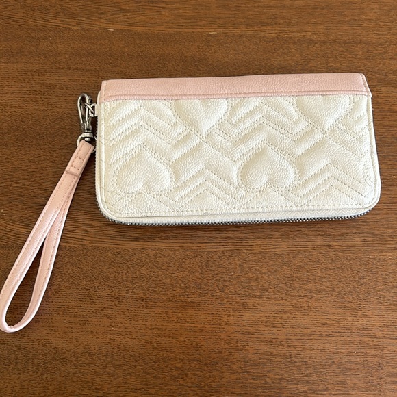 🎈3/$25🎈EUC Betsey Johnson Wristlet/Wallet - Picture 2 of 7